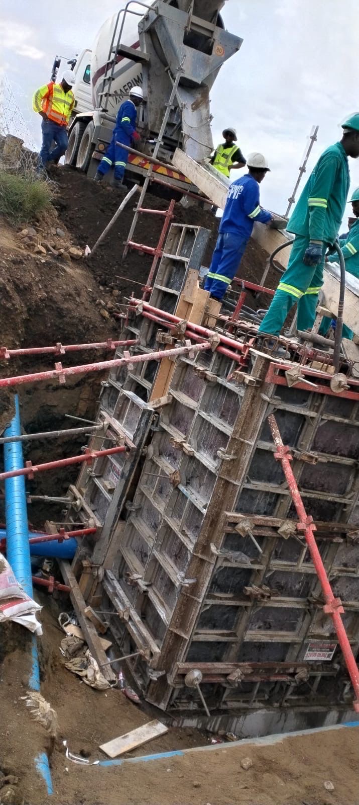 Stormwater chamber concrete pour with cement truck and metal formwork